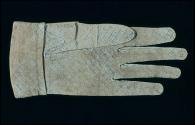 DS1985-1262. Glove, reverse.
