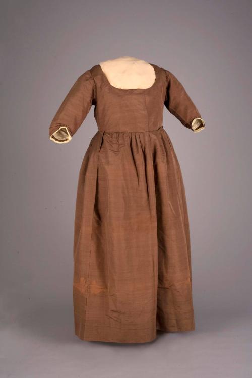 D2009-CMD. Brown silk gown