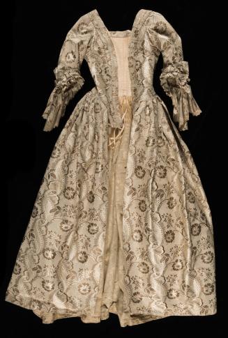 1953-852, Gown