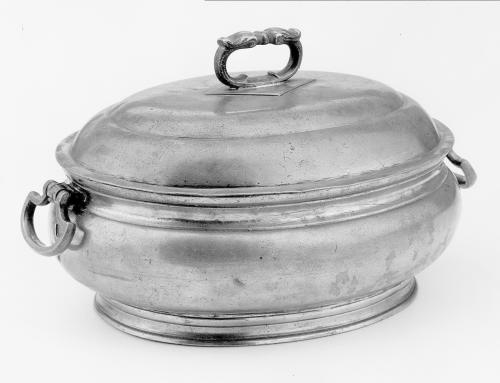 C2001-249. Tureen