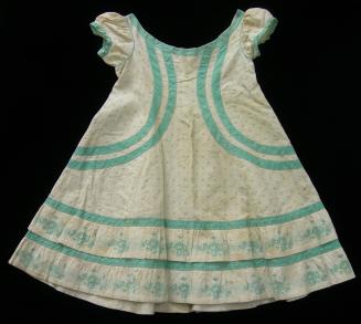 2009 Record shot by L. Baumgarten. Child's dress.