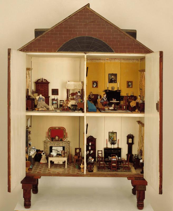 LARGE DOLL HOUSE. BUILT IN WOOD. 4 FLOORS WITH TERRACE. XIX CENTURY.
