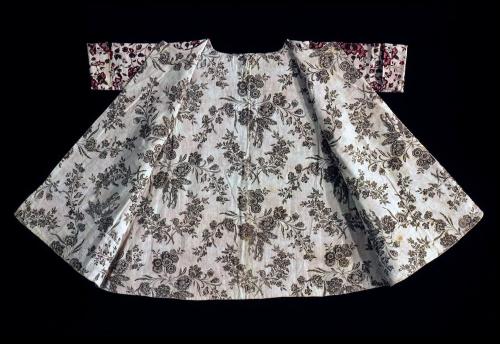 1985-242, Short Gown